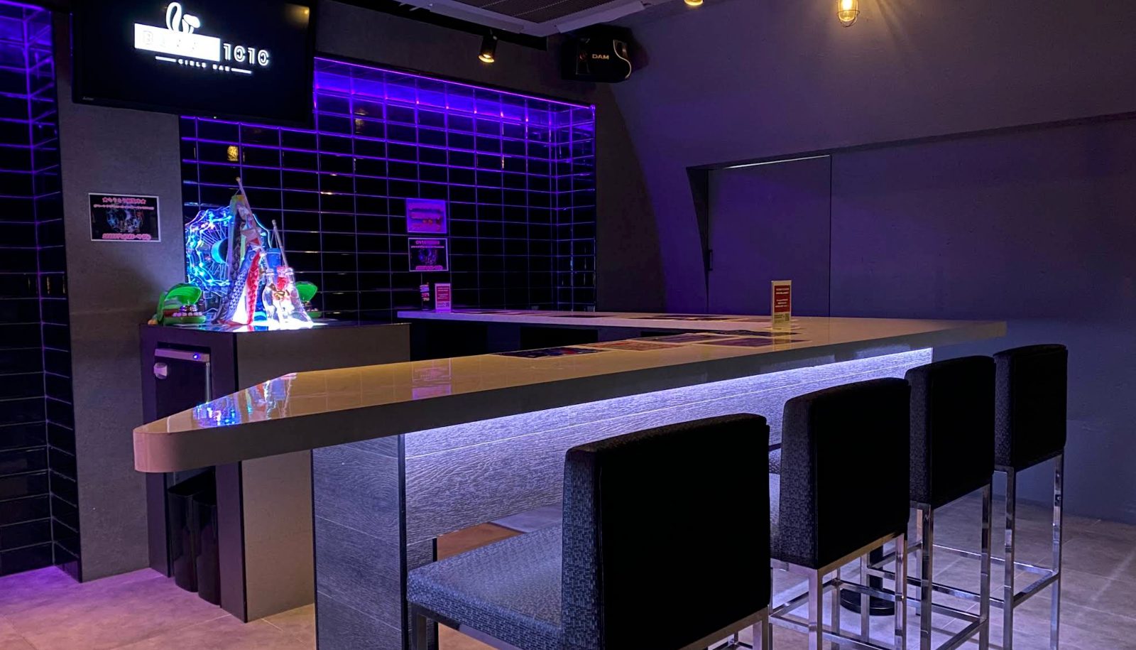 BUNNY1010 (バニー センジュ) Grils Bar 店内写真